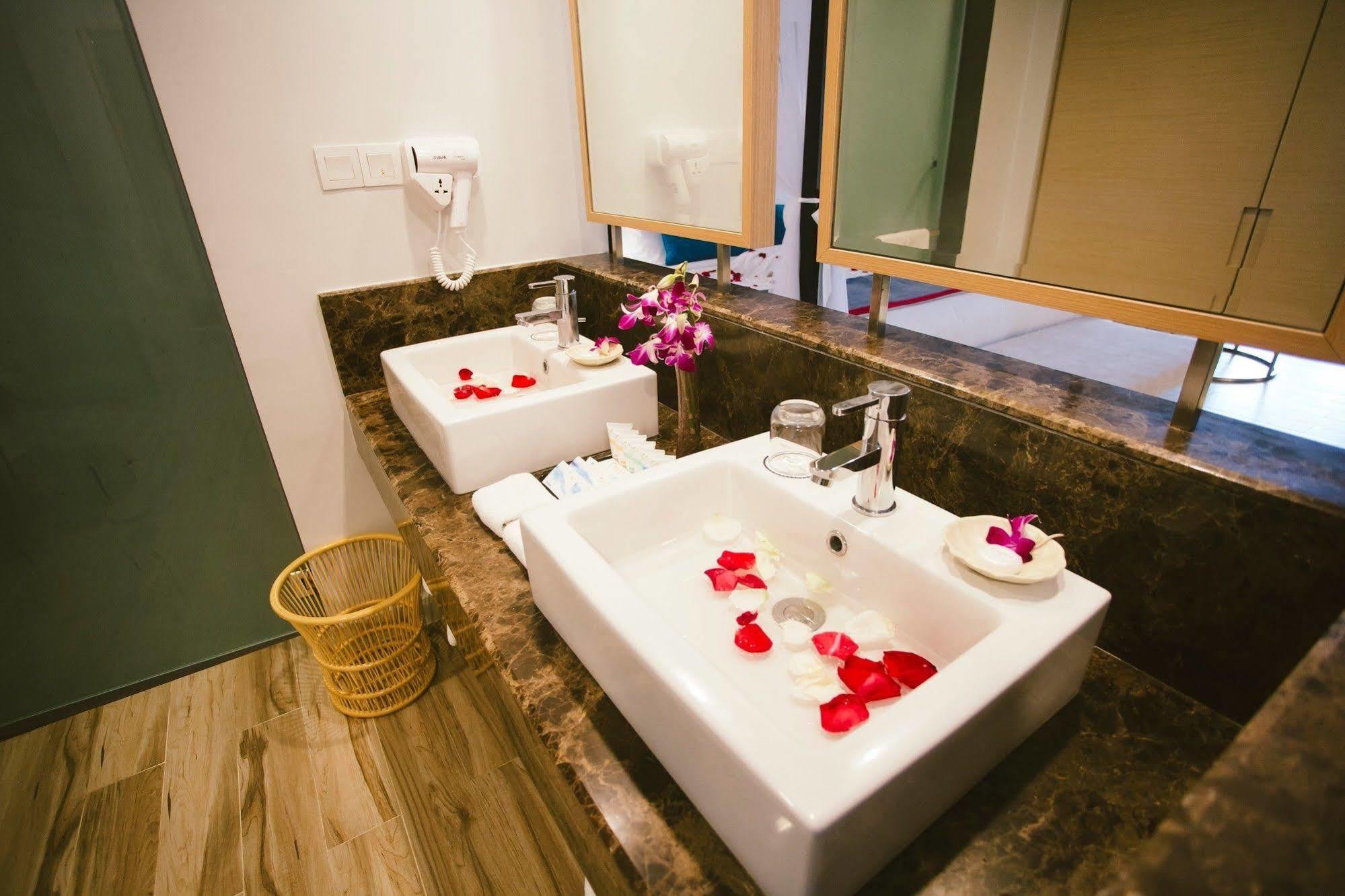 Sand & Sandals Desaru Beach Resort & Spa Экстерьер фото